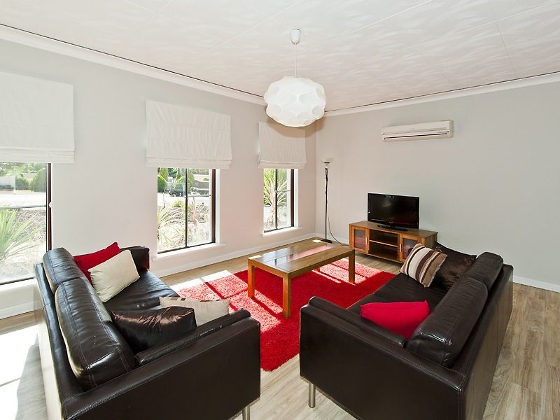 9 Scenic Drive, Maida Vale WA 6057