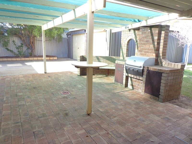 27 Agincourt Drive, Forrestfield WA 6058