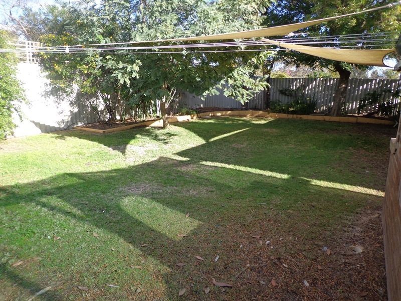 27 Agincourt Drive, Forrestfield WA 6058