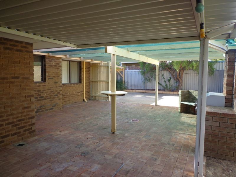 27 Agincourt Drive, Forrestfield WA 6058