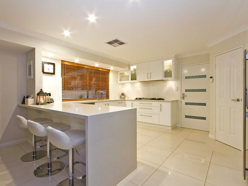 5 Warlingham Drive, Lesmurdie WA 6076