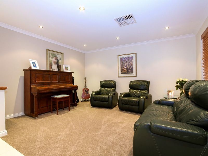 5 Warlingham Drive, Lesmurdie WA 6076