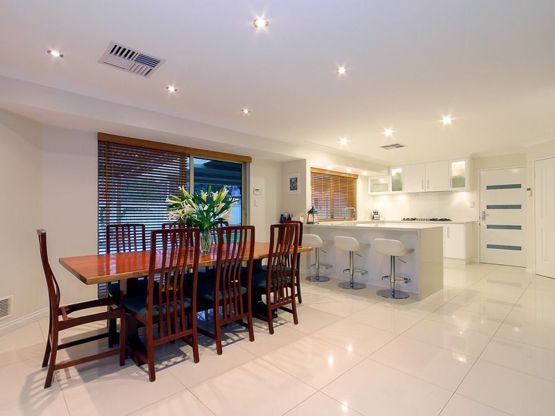 5 Warlingham Drive, Lesmurdie WA 6076