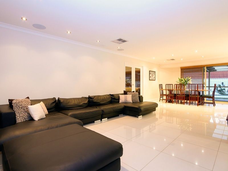 5 Warlingham Drive, Lesmurdie WA 6076