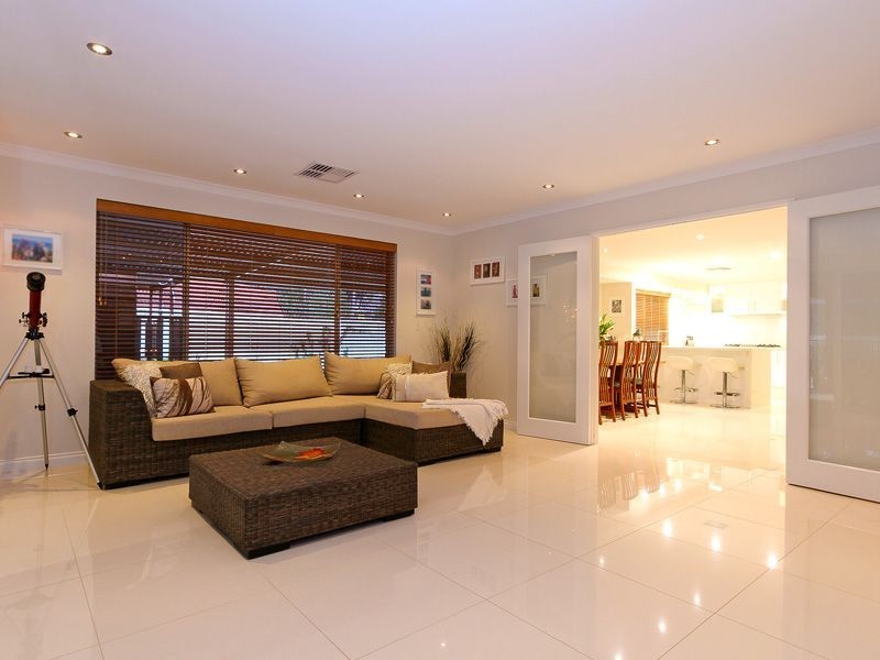 5 Warlingham Drive, Lesmurdie WA 6076