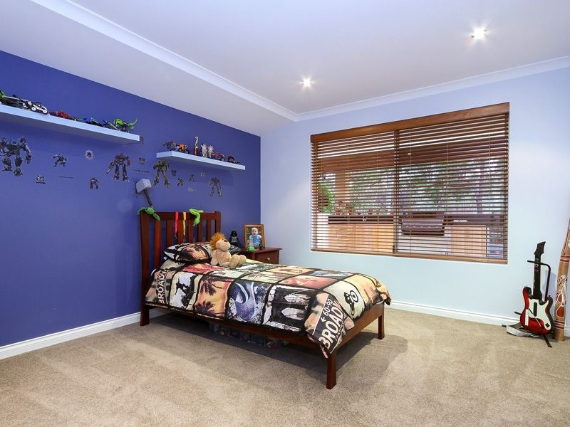 5 Warlingham Drive, Lesmurdie WA 6076
