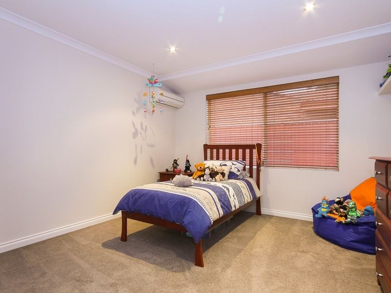5 Warlingham Drive, Lesmurdie WA 6076