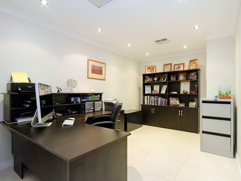 5 Warlingham Drive, Lesmurdie WA 6076