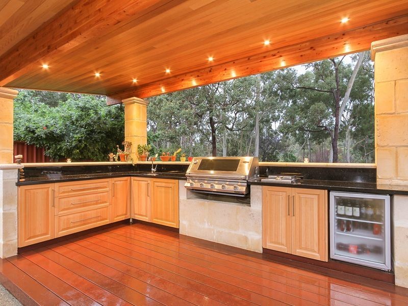 5 Warlingham Drive, Lesmurdie WA 6076