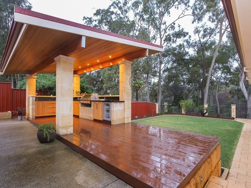 5 Warlingham Drive, Lesmurdie WA 6076