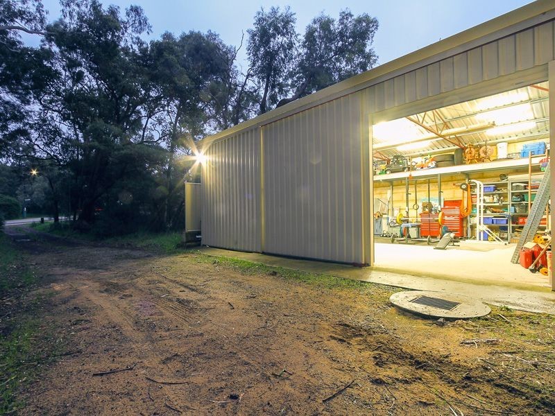 5 Warlingham Drive, Lesmurdie WA 6076