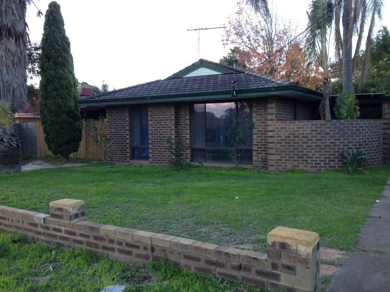 5 Castle Court, Forrestfield WA 6058