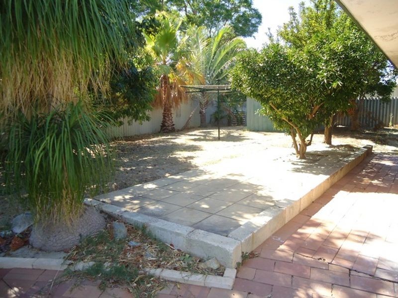 5 Castle Court, Forrestfield WA 6058
