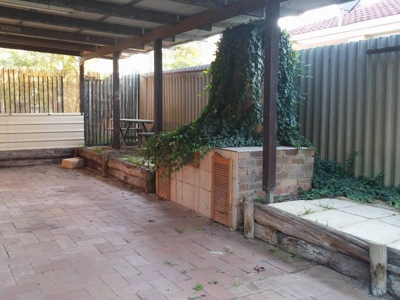 5 Castle Court, Forrestfield WA 6058