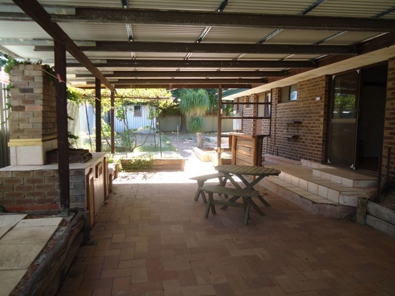 5 Castle Court, Forrestfield WA 6058