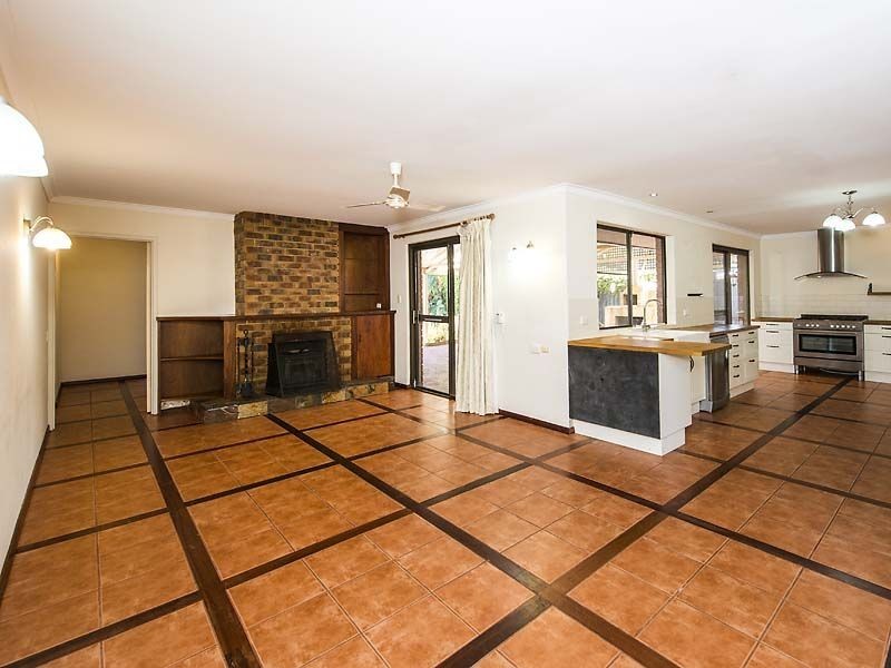 7 Valiant Close, Lesmurdie WA 6076