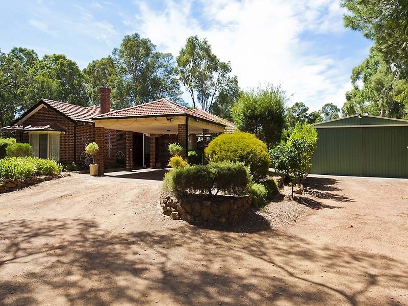 15 Giles Street, Lesmurdie WA 6076
