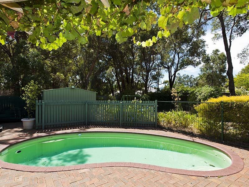 15 Giles Street, Lesmurdie WA 6076