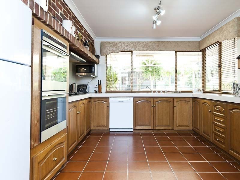 15 Giles Street, Lesmurdie WA 6076