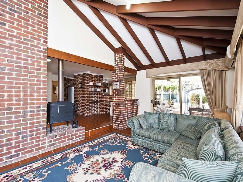 15 Giles Street, Lesmurdie WA 6076