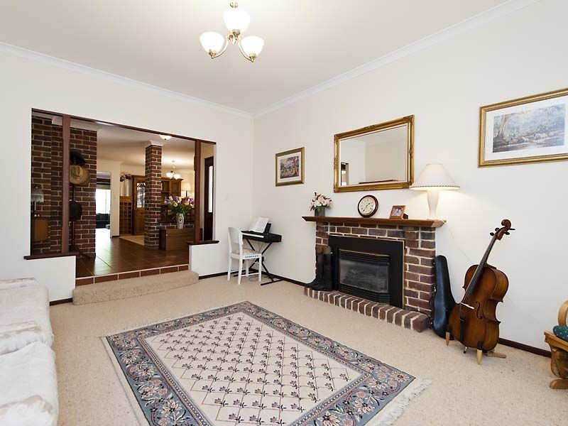 15 Giles Street, Lesmurdie WA 6076