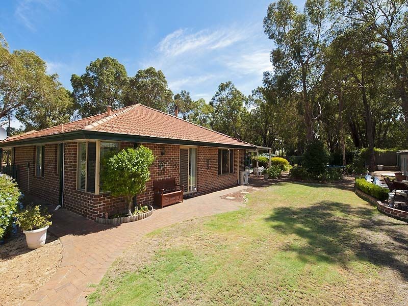 15 Giles Street, Lesmurdie WA 6076