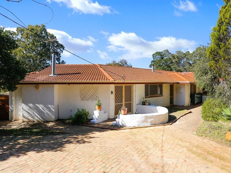 13 Valley Road, Kalamunda WA 6076