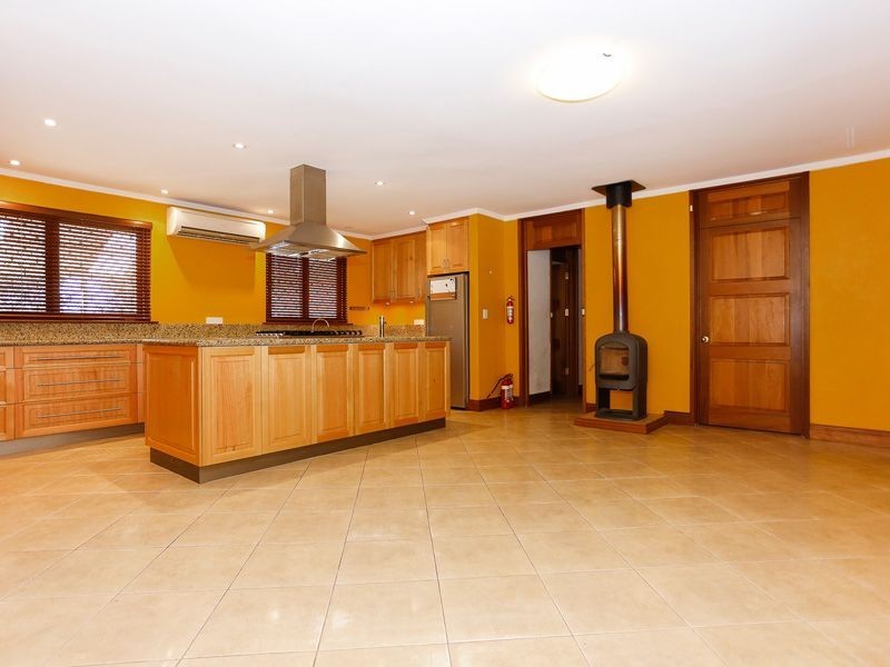 13 Valley Road, Kalamunda WA 6076