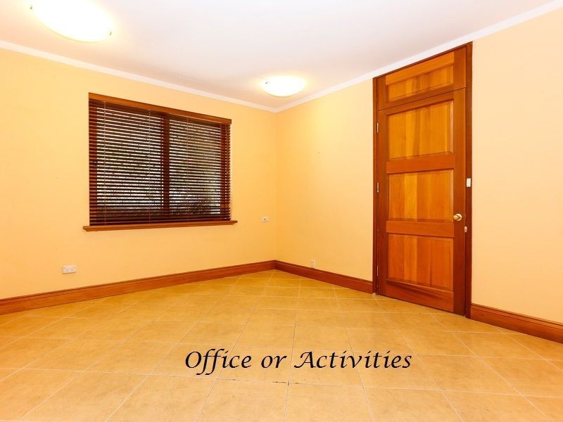 13 Valley Road, Kalamunda WA 6076