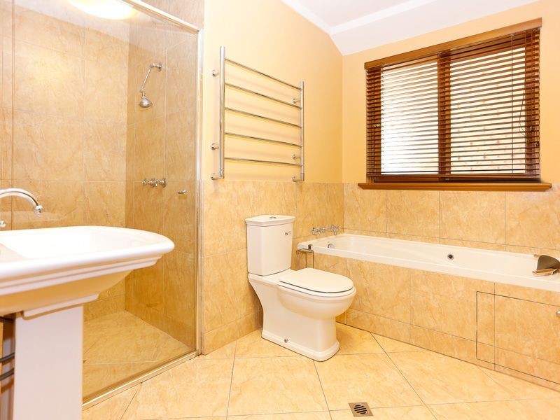 13 Valley Road, Kalamunda WA 6076