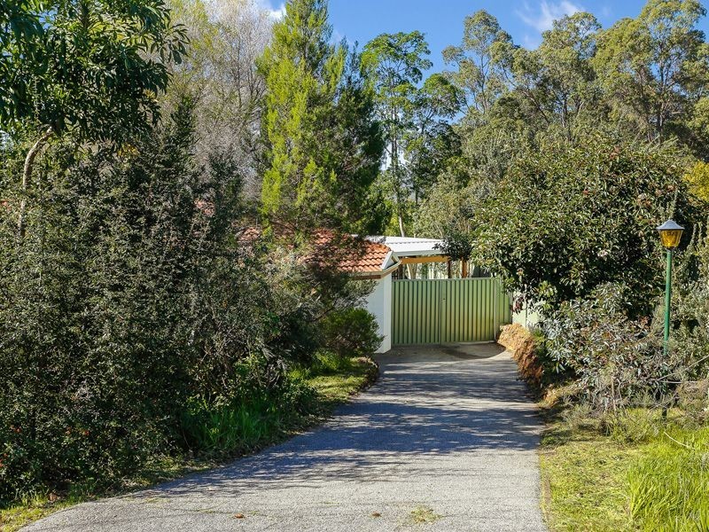 13 Valley Road, Kalamunda WA 6076