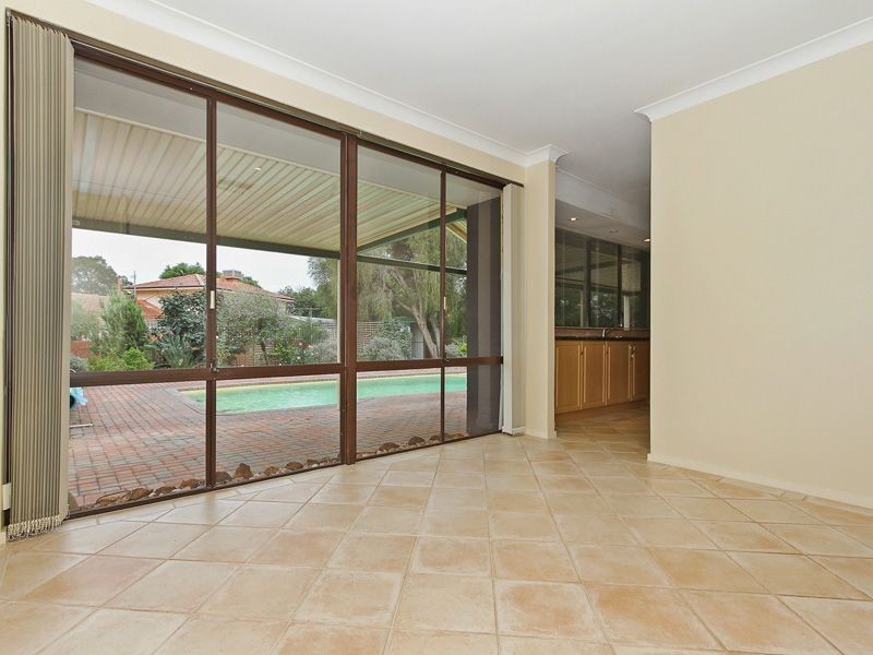 22 Ashurst Drive, Lesmurdie WA 6076