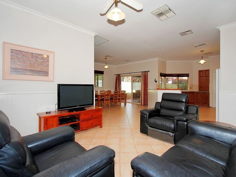 42 Todd Avenue, Como WA 6152