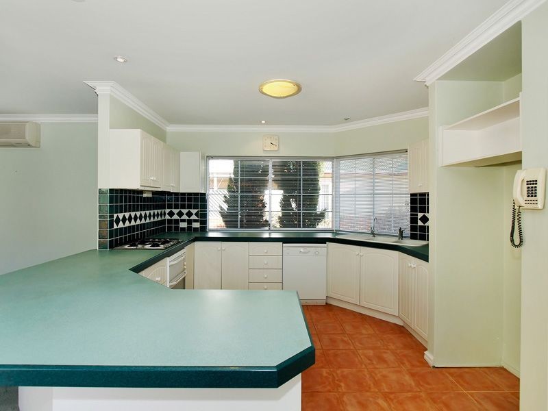 1/11 Brooks Street, Kalamunda WA 6076