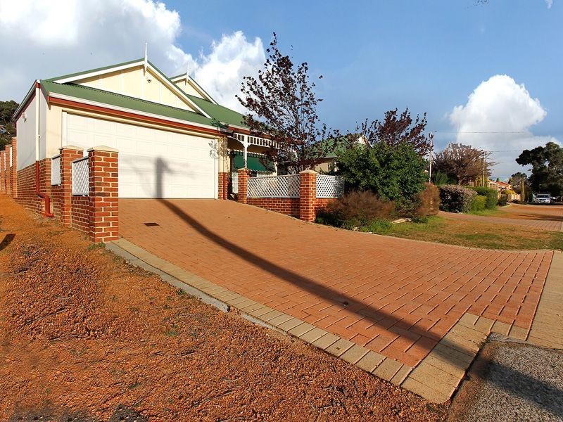 1/11 Brooks Street, Kalamunda WA 6076