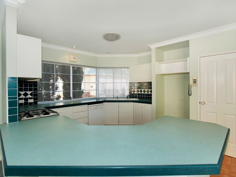 1/11 Brooks Street, Kalamunda WA 6076