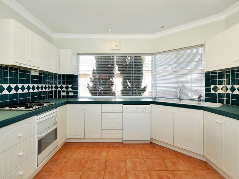 1/11 Brooks Street, Kalamunda WA 6076