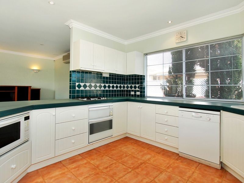 1/11 Brooks Street, Kalamunda WA 6076