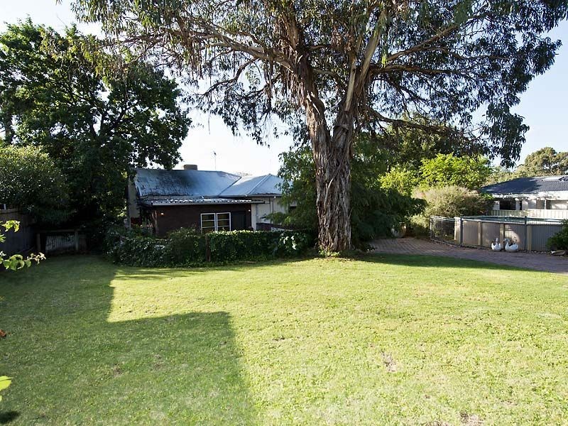 9 Watsonia Road, Gooseberry Hill WA 6076