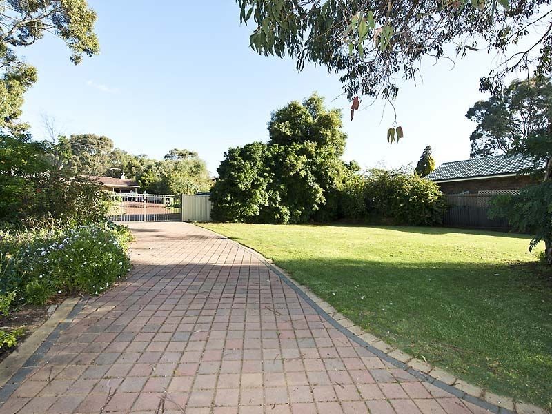 9 Watsonia Road, Gooseberry Hill WA 6076