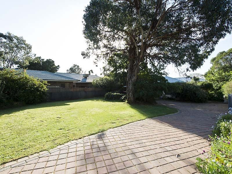 9 Watsonia Road, Gooseberry Hill WA 6076