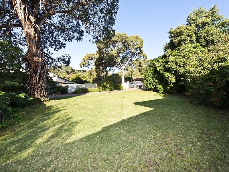 9 Watsonia Road, Gooseberry Hill WA 6076