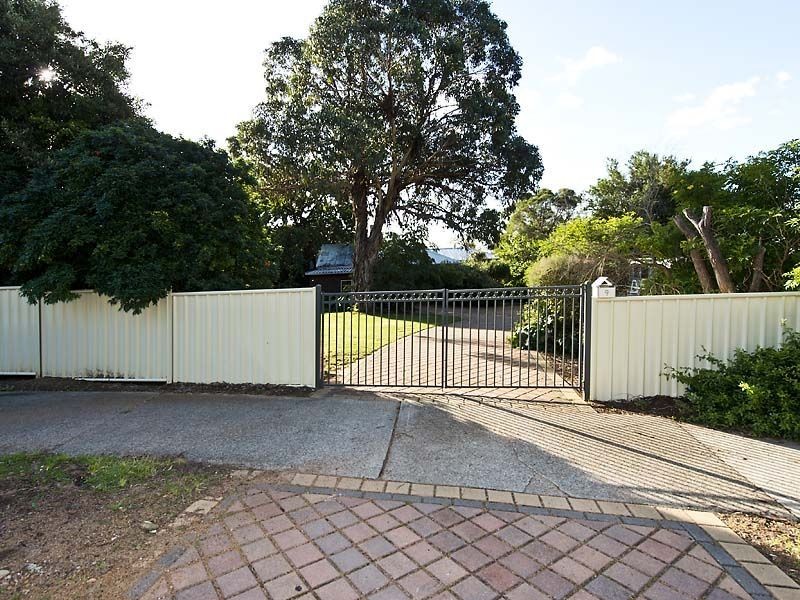 9 Watsonia Road, Gooseberry Hill WA 6076