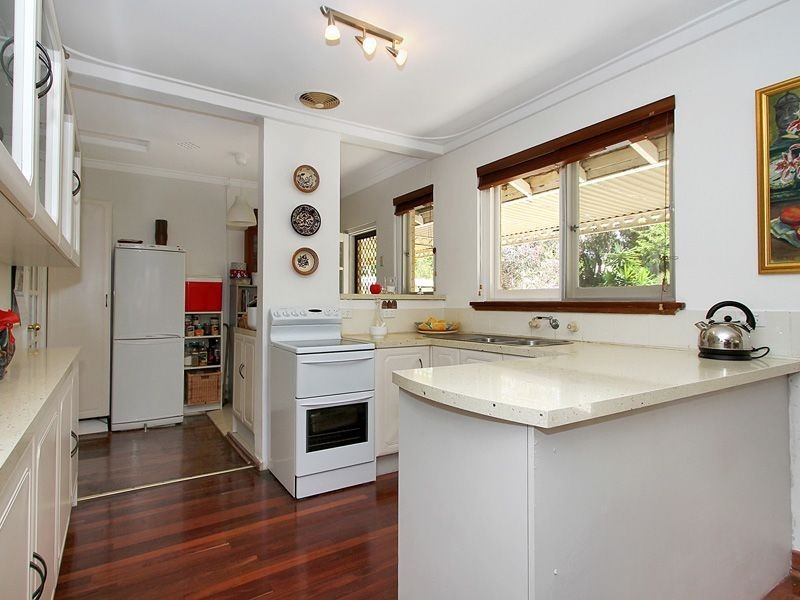 2 Traylen Road, Kalamunda WA 6076