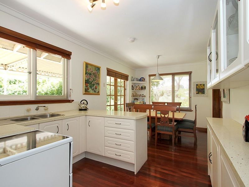 2 Traylen Road, Kalamunda WA 6076