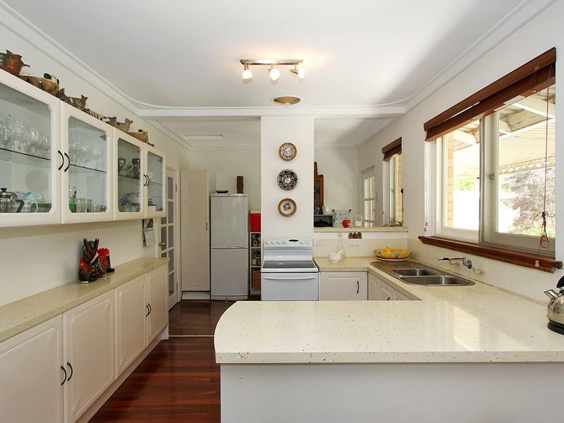 2 Traylen Road, Kalamunda WA 6076