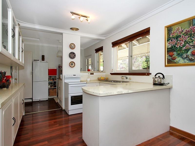 2 Traylen Road, Kalamunda WA 6076