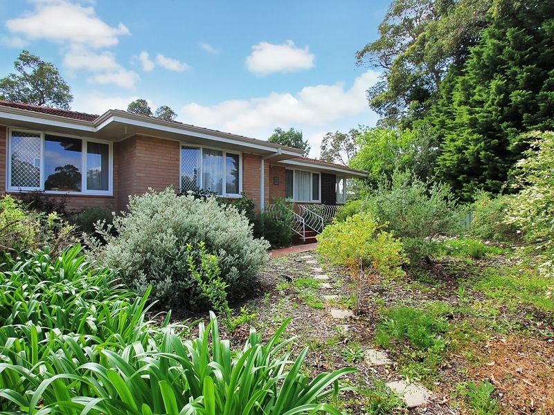 2 Traylen Road, Kalamunda WA 6076