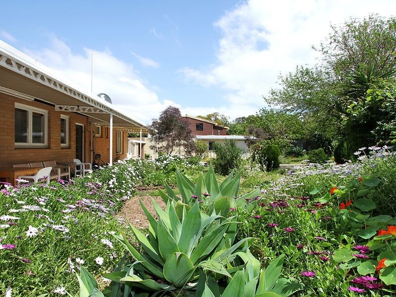 2 Traylen Road, Kalamunda WA 6076