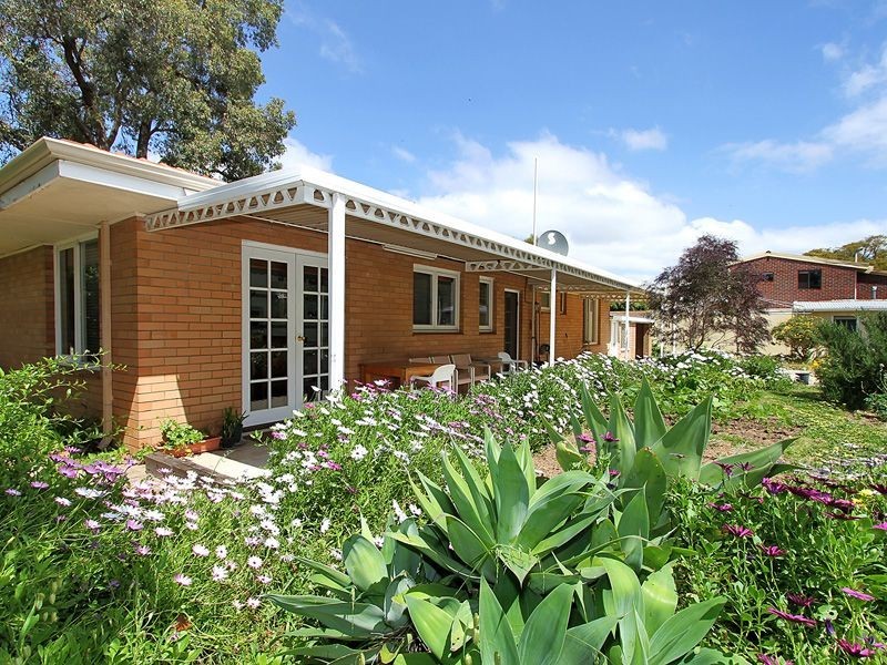 2 Traylen Road, Kalamunda WA 6076